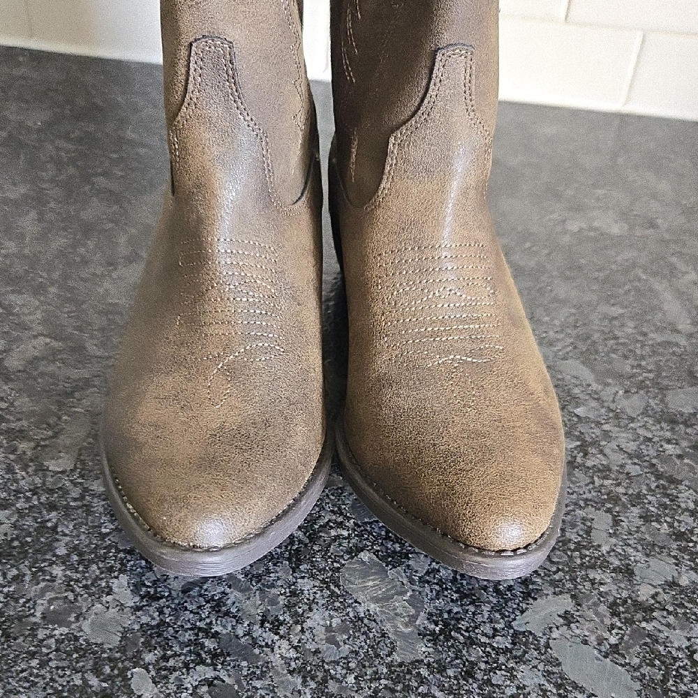 Me Too Size 8.5 Western Style Brownish Ankle Boots - NEW - Picture 10 of 12